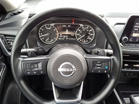 Used 2024 Nissan Rogue SV image 19