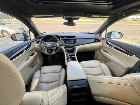 Used 2017 Cadillac XT5 Luxury w/ Driver Awareness Package AWD/4WD image 25