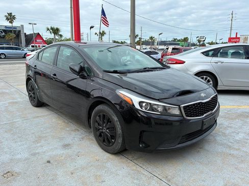 Used 2017 Kia Forte LX image 9