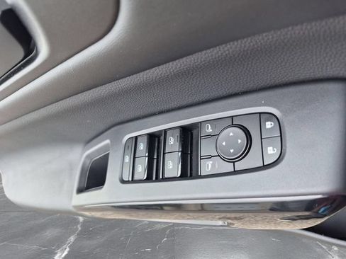 Used 2024 Nissan Pathfinder SV AWD/4WD image 15