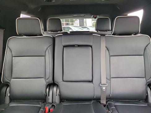 Used 2025 Chevrolet Tahoe LS RWD image 16