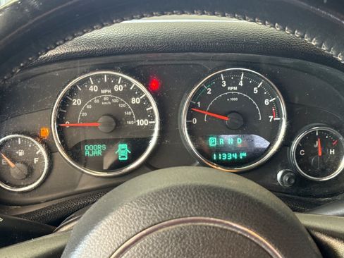 Used 2015 Jeep Wrangler Unlimited Rubicon w/ Connectivity Group AWD/4WD image 26