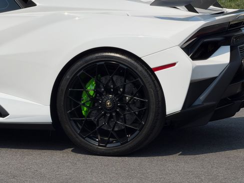 Used 2024 Lamborghini Huracan STO RWD image 20