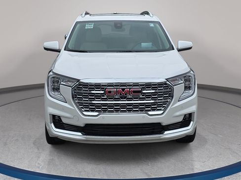 Used 2024 GMC Terrain Denali w/ Denali Premium Package AWD/4WD image 2