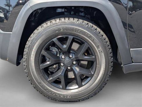 Used 2018 Jeep Cherokee Trailhawk w/ Trailer Tow Group AWD/4WD image 25