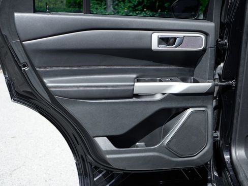 Used 2022 Ford Explorer XLT w/ Equipment Group 202A image 33