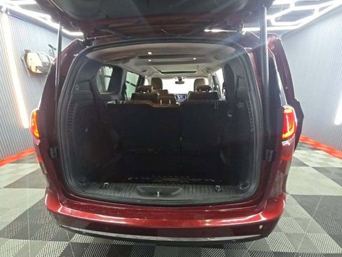 Used 2018 Chrysler Pacifica Limited FWD image 11