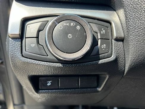 Used 2018 Ford Explorer XLT w/ Equipment Group 202A AWD/4WD image 27
