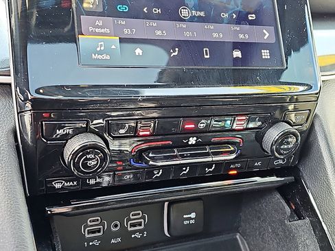 Used 2022 Jeep Grand Cherokee L Laredo image 18