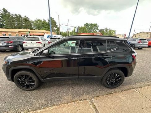 Used 2026 Jeep Compass Latitude AWD/4WD image 4