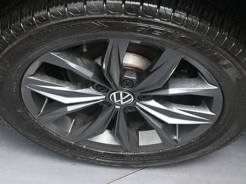 Used 2023 Volkswagen Tiguan SE AWD/4WD image 24