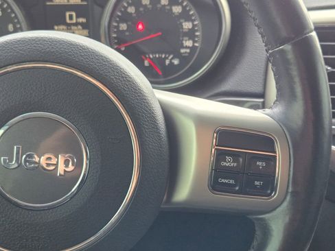 Used 2012 Jeep Grand Cherokee Laredo image 37