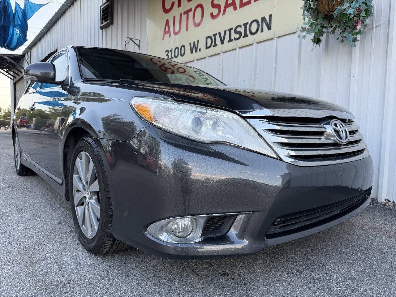 Used 2011 Toyota Avalon Limited FWD image 1