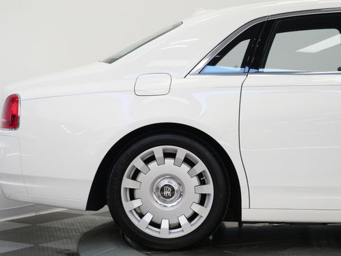 Used 2014 Rolls-Royce Ghost RWD image 48