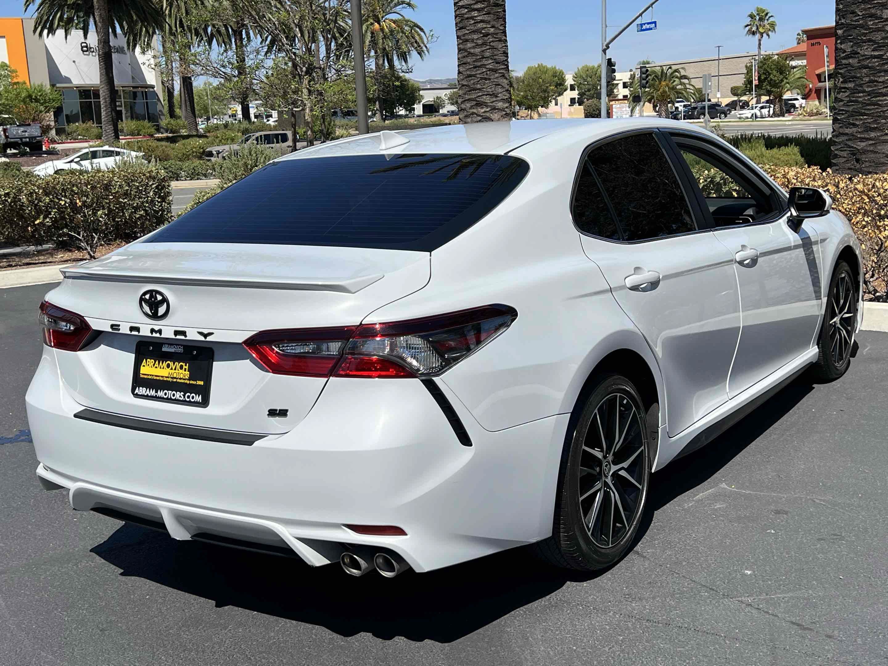 Used 2023 Toyota Camry SE w/ Convenience Package FWD image 9