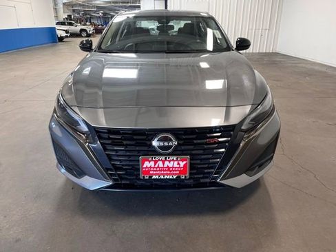Used 2023 Nissan Altima 2.5 SR FWD image 8