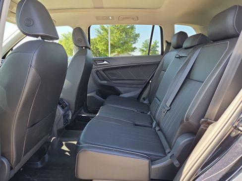 Used 2024 Volkswagen Tiguan SE w/ Panoramic Sunroof Package AWD/4WD image 13