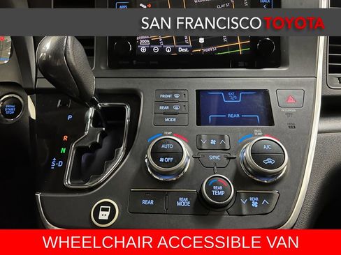 Used 2017 Toyota Sienna SE image 31