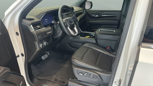 Used 2023 GMC Yukon XL Denali AWD/4WD image 7
