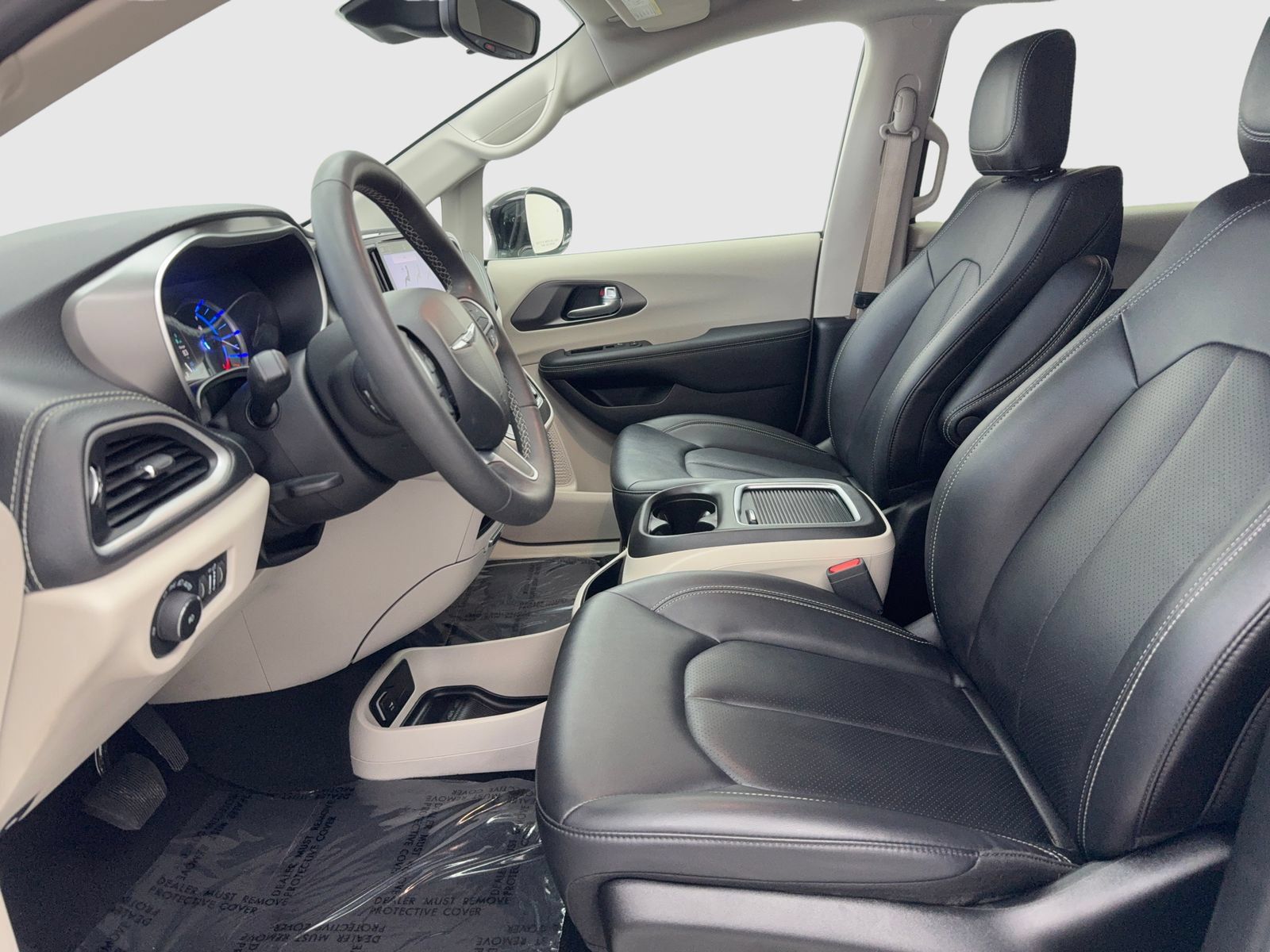 Used 2024 Chrysler Pacifica Limited FWD image 17