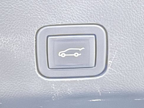 Used 2023 Chevrolet Tahoe Premier AWD/4WD image 22