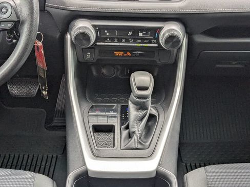 Used 2022 Toyota RAV4 LE FWD image 19