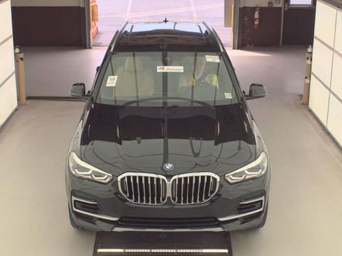 Used 2022 BMW X5 xDrive40i w/ Premium Package AWD/4WD image 2