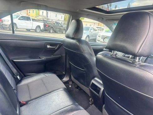 Used 2016 Toyota Camry SE w/ Moonroof Package FWD image 36