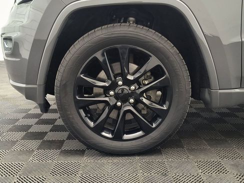 Used 2022 Jeep Grand Cherokee Laredo X AWD/4WD image 11