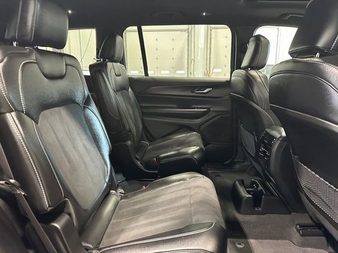 Used 2024 Jeep Grand Cherokee L Altitude image 31