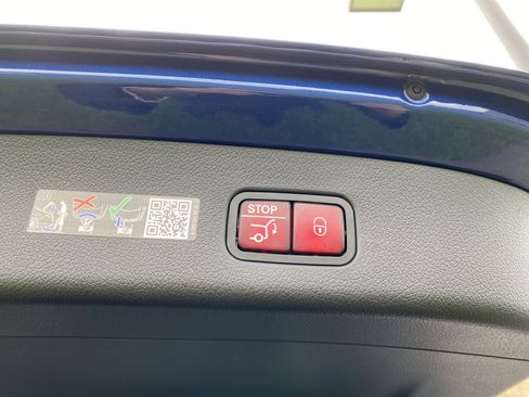 Used 2025 Mercedes-Benz GLC 300 4MATIC image 26