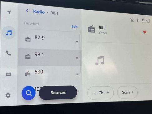 Certified 2025 Toyota Corolla SE image 18