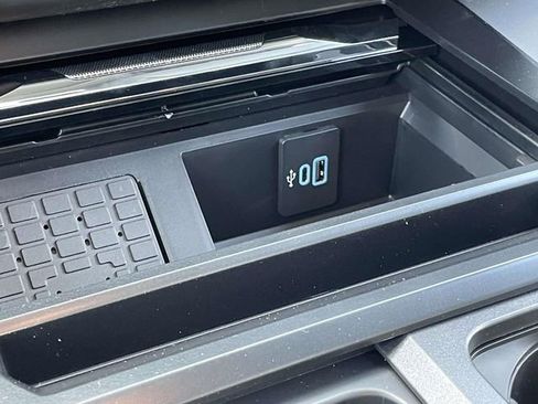 New 2026 Ford F250 Lariat w/ Black Appearance Package image 9