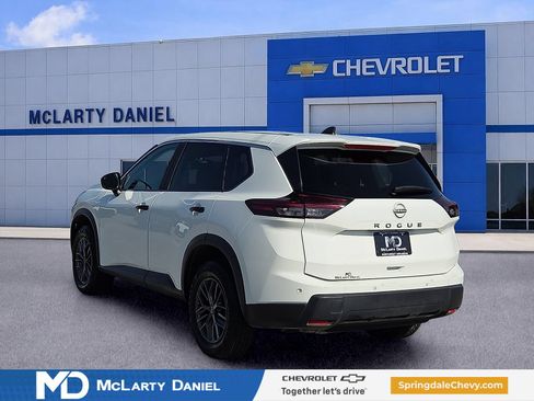Used 2024 Nissan Rogue S FWD image 4