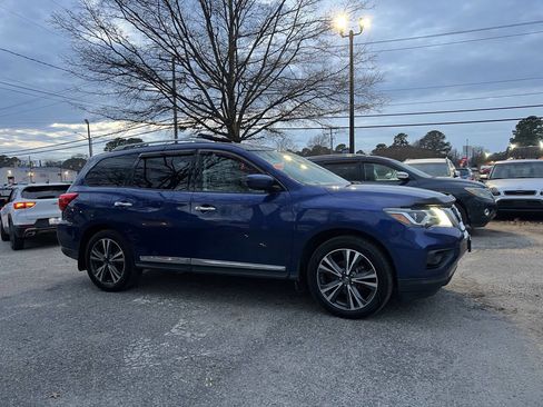 Used 2017 Nissan Pathfinder Platinum AWD/4WD image 7