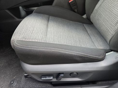 Used 2023 Nissan Rogue SV image 16