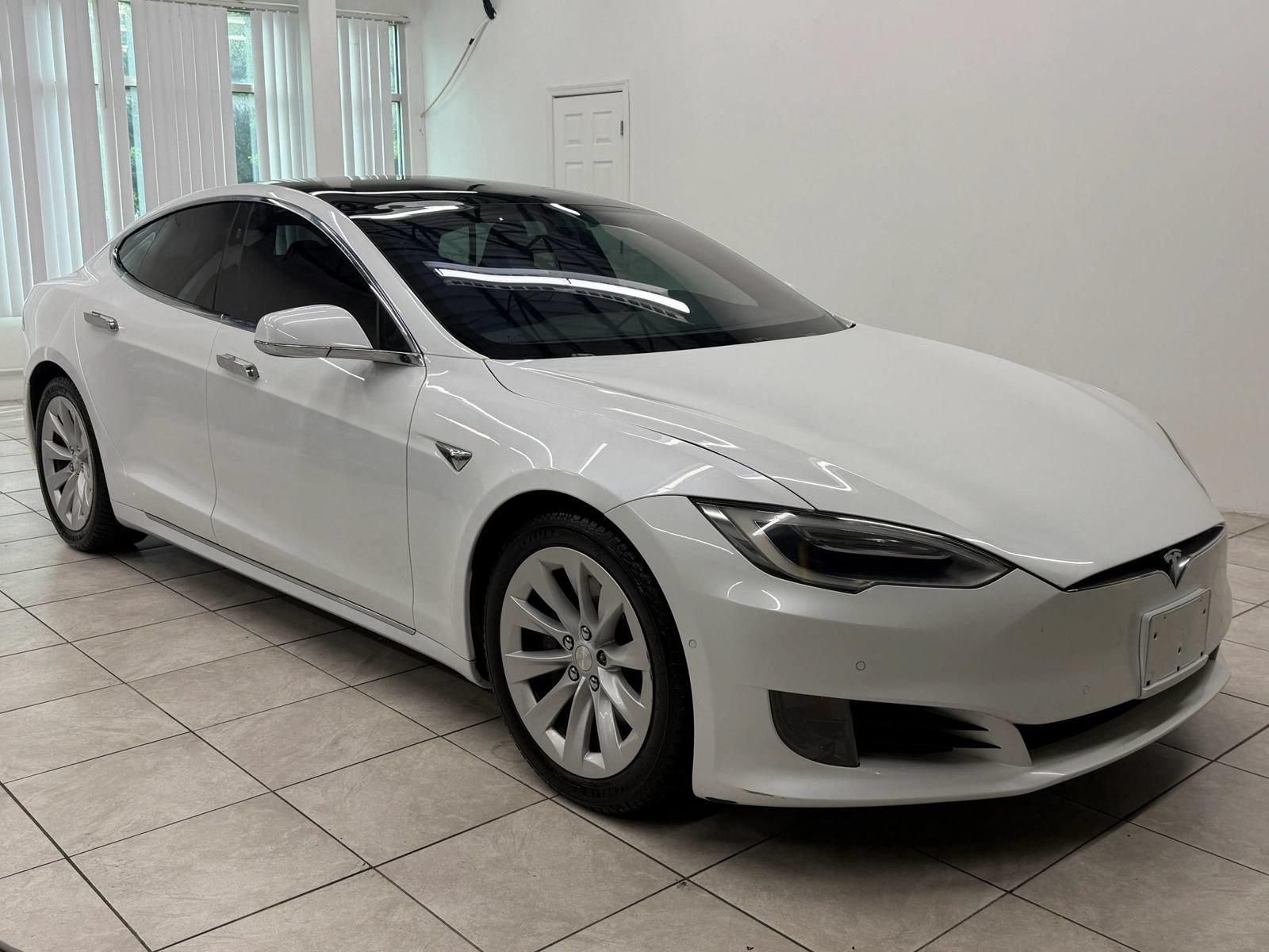 Used 2017 Tesla Model S 75D AWD/4WD image 1