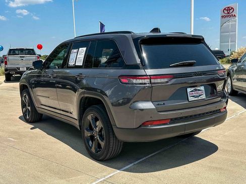 Used 2023 Jeep Grand Cherokee Altitude AWD/4WD image 5