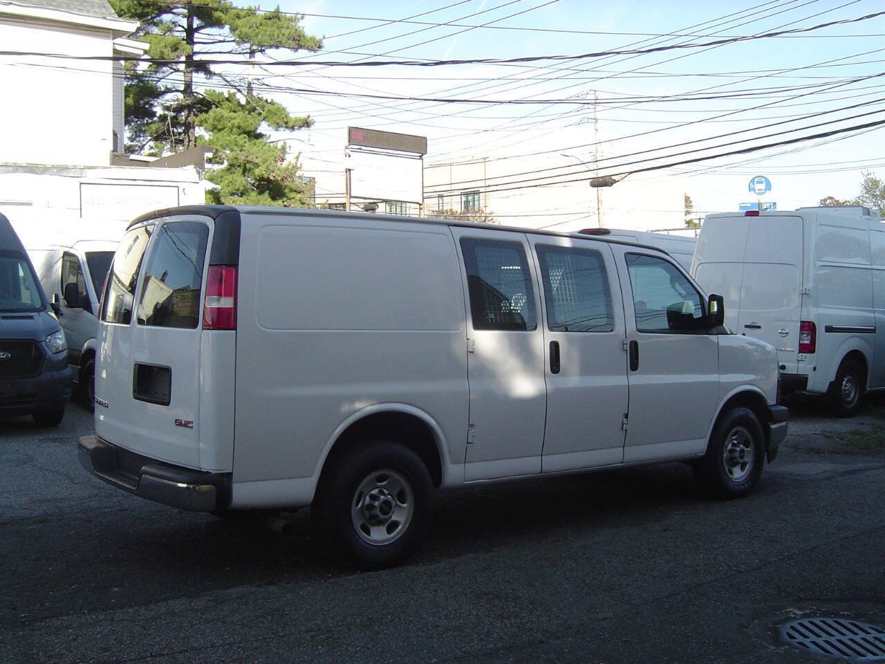 Used 2019 GMC Savana 2500 w/ Driver Convenience Package RWD image 4