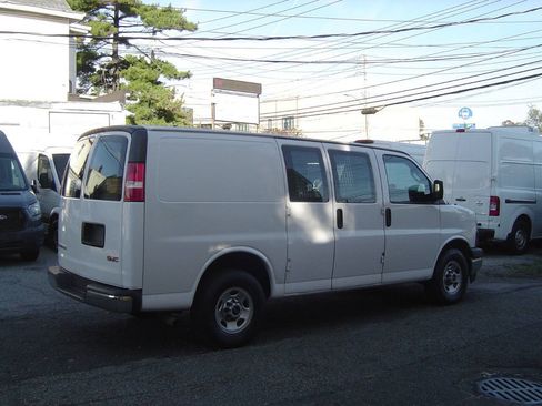 Used 2019 GMC Savana 2500 w/ Driver Convenience Package RWD image 4