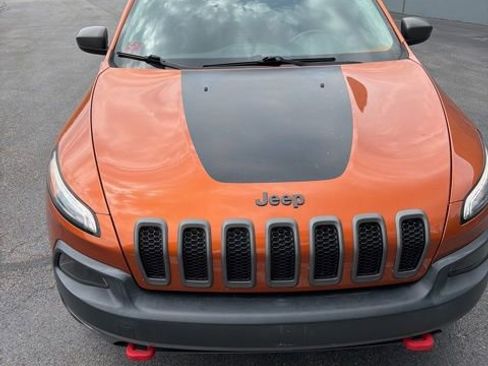Used 2016 Jeep Cherokee Trailhawk w/ Comfort/Convenience Group AWD/4WD image 8