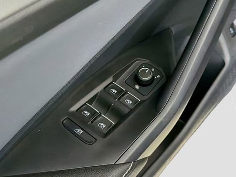New 2025 Volkswagen Jetta SE FWD image 18
