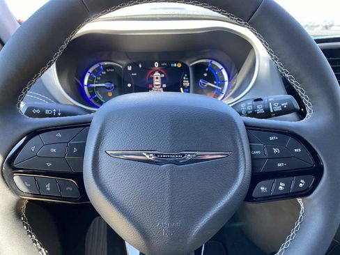 New 2023 Chrysler Pacifica Touring-L w/ S Appearance Package image 13