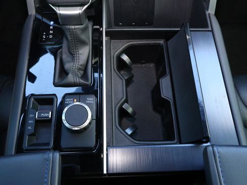 Used 2024 Toyota Sequoia Platinum image 28