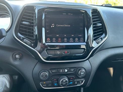 Used 2019 Jeep Cherokee Limited image 11