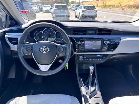 Used 2016 Toyota Corolla LE FWD image 7