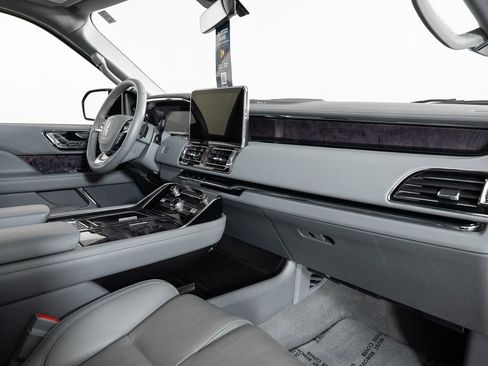 Used 2021 Lincoln Navigator Reserve w/ Cargo Convenience Package image 29