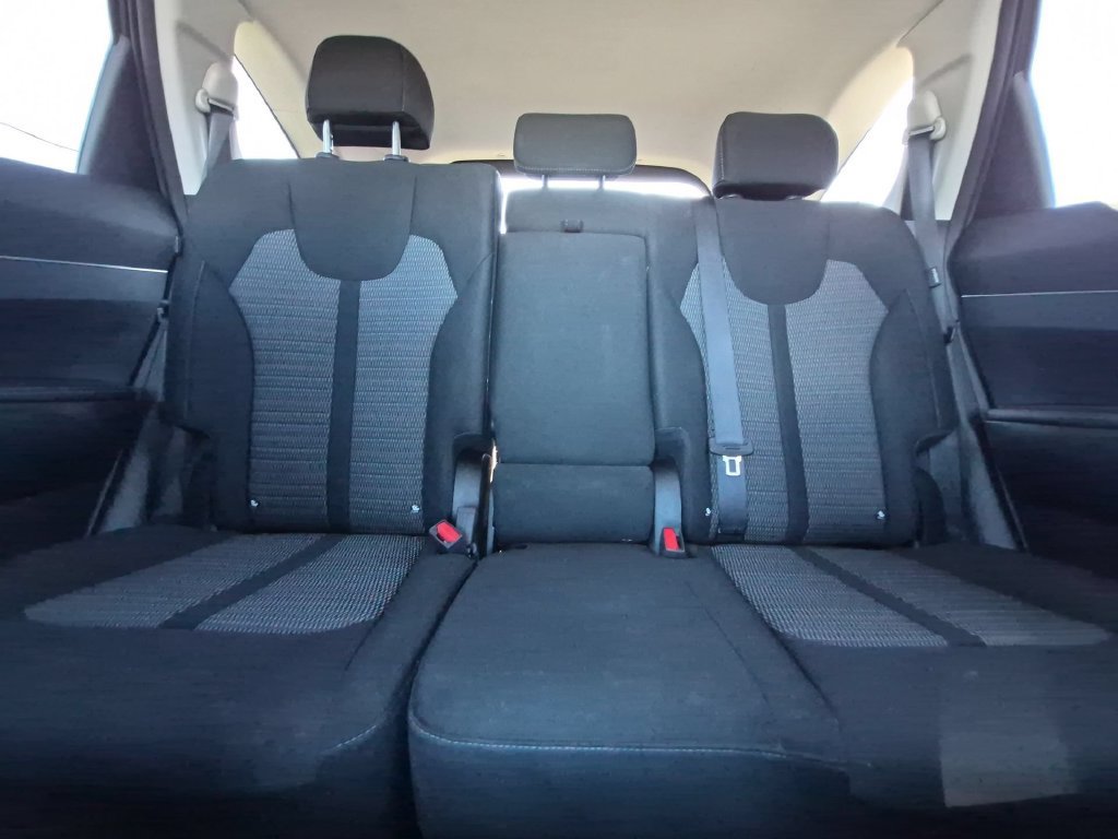 Used 2025 Kia Sorento LX FWD image 6