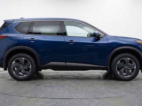 Used 2025 Nissan Rogue SV AWD/4WD image 11