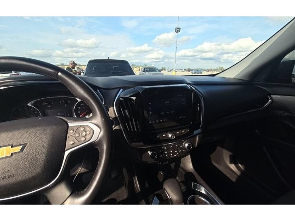Used 2021 Chevrolet Traverse LT FWD image 9